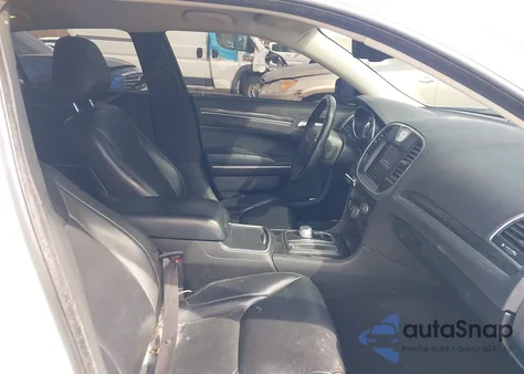 2022 Chrysler 300 Touring L z USA, uszkodzony, nr VIN 2C3CCADG8NH134439